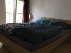 1 slaapkamer, een strijkplank/strijkijzer, gratis wifi, beddengoed