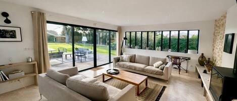 Smart TV, fireplace, video games, DVD player