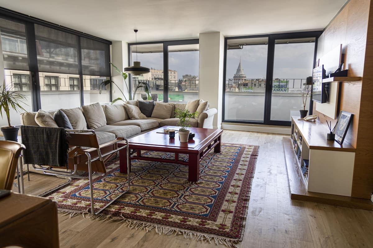 Exclusive Penthouse, 2 Bedrooms, 2 Bathrooms, City View | Living area | Smart TV