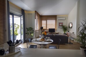 精選公寓, 2 間臥室, 露台 | 起居區 | 智慧型電視