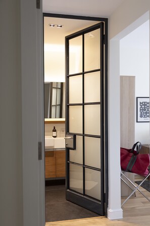 精選公寓, 2 間臥室, 露台 | 浴室 | 環保盥洗用品、吹風機、浴袍、拖鞋