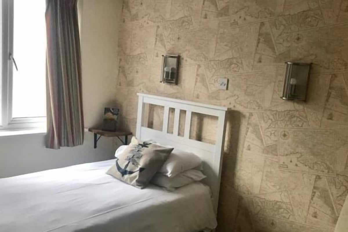Tweepersoonskamer, en-suite badkamer | 1 slaapkamer, wifi