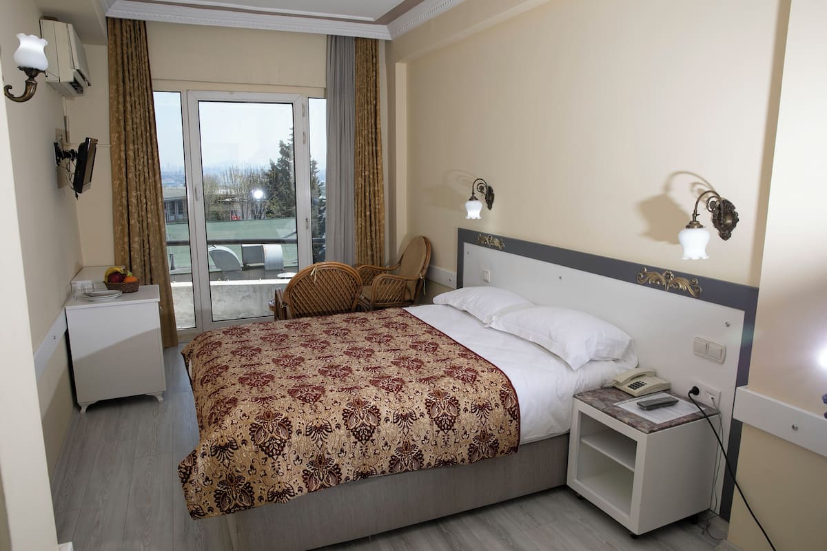 Desk, free WiFi, bed sheets