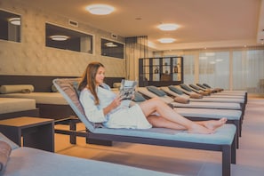 Sauna, Körperbehandlungen, Aromatherapie, Tiefengewebe-Massagen