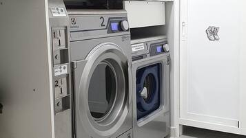 Coin salon dans le hall