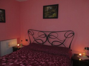 House, 2 Bedrooms | Individually decorated, individually furnished, blackout drapes