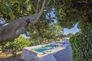 Piscina externa sazonal