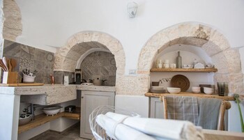 Appartamento, 1 camera da letto, vista giardino | Cucina privata | Frigorifero, forno, piano cottura, pentole/stoviglie/utensili