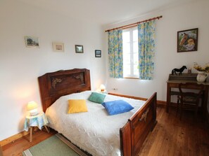 3 bedrooms, bed sheets
