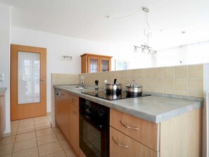 Fridge, oven, dishwasher, coffee/tea maker