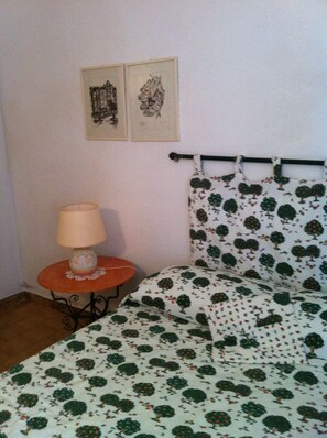 1 bedroom, in-room safe, desk, iron/ironing board