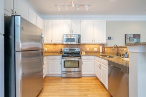 Fridge, microwave, stovetop, dishwasher - ⛱️Beach Daze: 1 block from Beach, Multiple Decks, Grill⛱️ (Carolina Beach)