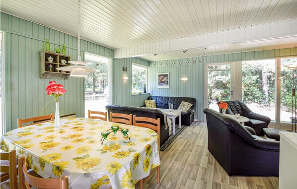 Interior - 3 bedroom beautiful home in Ans By (Ans By)