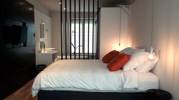 Suite (Suite Jasmin) | Egyptian cotton sheets, premium bedding, minibar, individually furnished