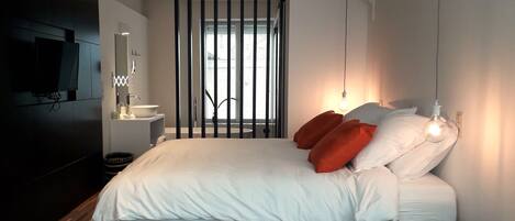 Suite (Suite Jasmin) | Sábanas de algodón egipcio, ropa de cama de alta calidad y minibar