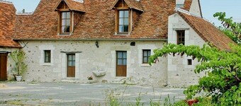 Charming 18th Century Gîte with Garden, Near Castles & Vineyards, Pet Friendly
