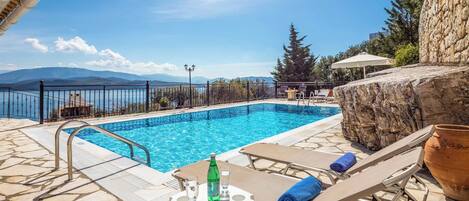 Villa (3 Bedrooms) | Front of property