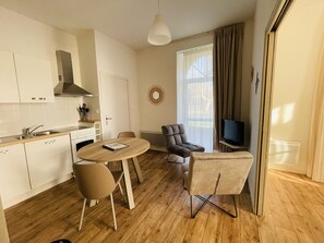 Appartement (Coquelicot) | Coin séjour | Télévision à écran plat