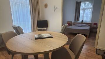 Apartment (Coquelicot) | Living area | Flat-screen TV