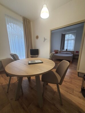 公寓 (Coquelicot) | 起居区 | 平板电视