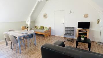 Apartment (Pivoine) | Living area | Flat-screen TV