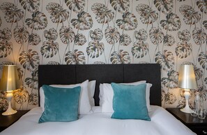 Superior Super King Size, Sea View (Room 3) | Sengetøy i egyptisk bomull, sengetøy av topp kvalitet og skrivebord