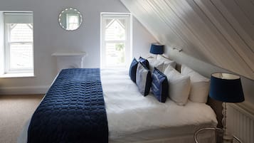 Superior Super King Size, Sea View (Room 8)  | Egyptinpuuvillaiset lakanat, ylelliset vuodevaatteet, työpöytä