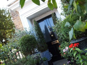 Property entrance - Number One Port Hill (Hertford)