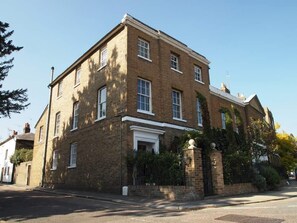 Exterior - Number One Port Hill (Hertford)