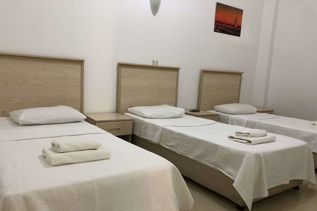 1 bedroom, in-room safe, desk, cribs (surcharge)