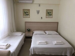 1 dormitorio, caja fuerte, escritorio y cunas (de pago)