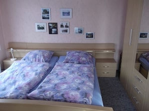 1 habitación, tabla de planchar con plancha, wifi y ropa de cama