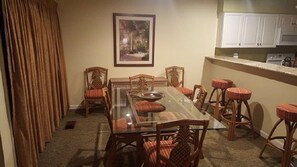 Dining - 2 BR Townhouse, Beach, Pool, Golf, Tennis (Hilton Head Island)