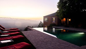 Outdoor pool - Valley of the Moon Getaway (Glen Ellen)