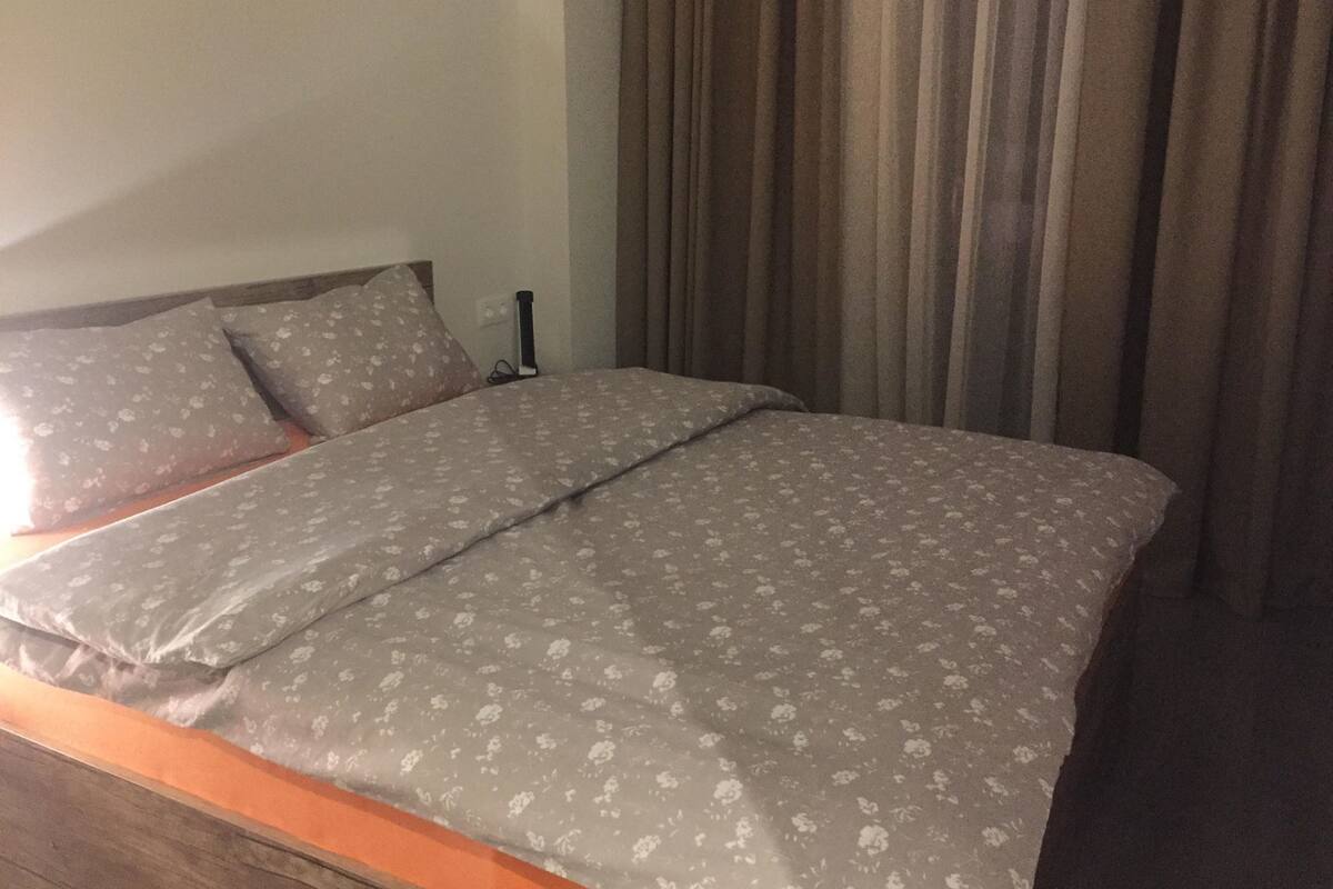 Apartment (Cozy) | Desk, soundproofing, iron/ironing board, free WiFi