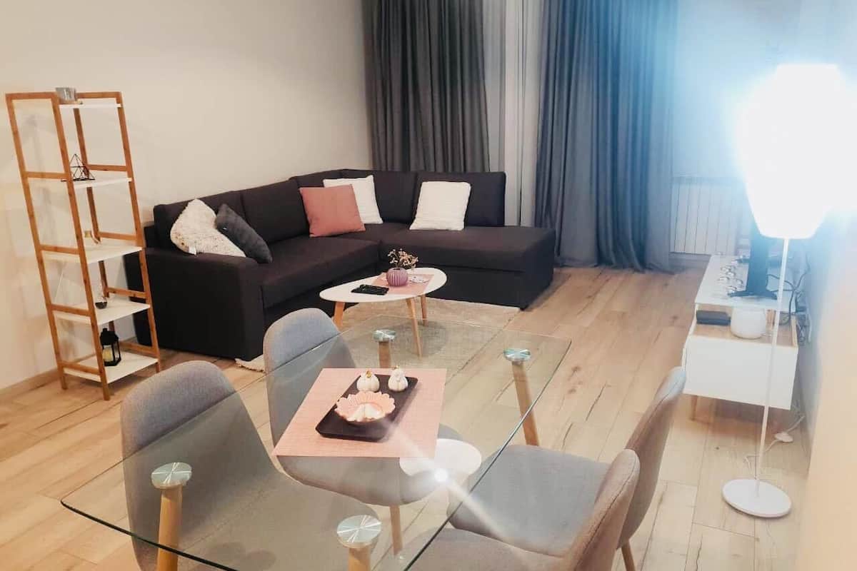 Apartment (M2) | Living room | Flat-screen TV