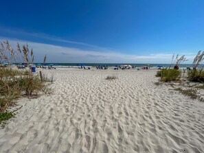 On the beach - Crescent Beach.  3 bedroom, 2 bath oceanfront condo. Enclosed pool. (North Myrtle Beach)