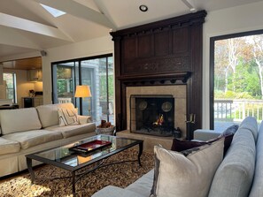 Smart TV, fireplace, DVD player, books