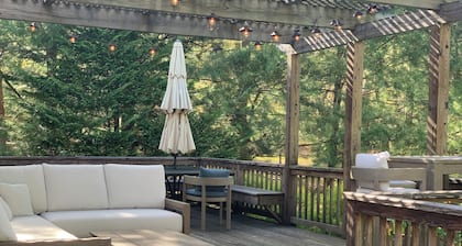 East Hampton slice of heaven with heated pool and 3 minute drive to village.