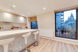 Apartment (7) | Private kitchen | Full-sized fridge, microwave, oven, stovetop -  iStay Liverpool 1 Water Street Apartments (Liverpool)