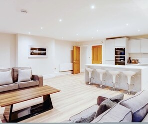 LCD TV, iPod dock -  iStay Liverpool 1 Water Street Apartments (Liverpool)