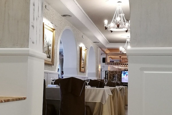 Breakfast, lunch, dinner served; local cuisine