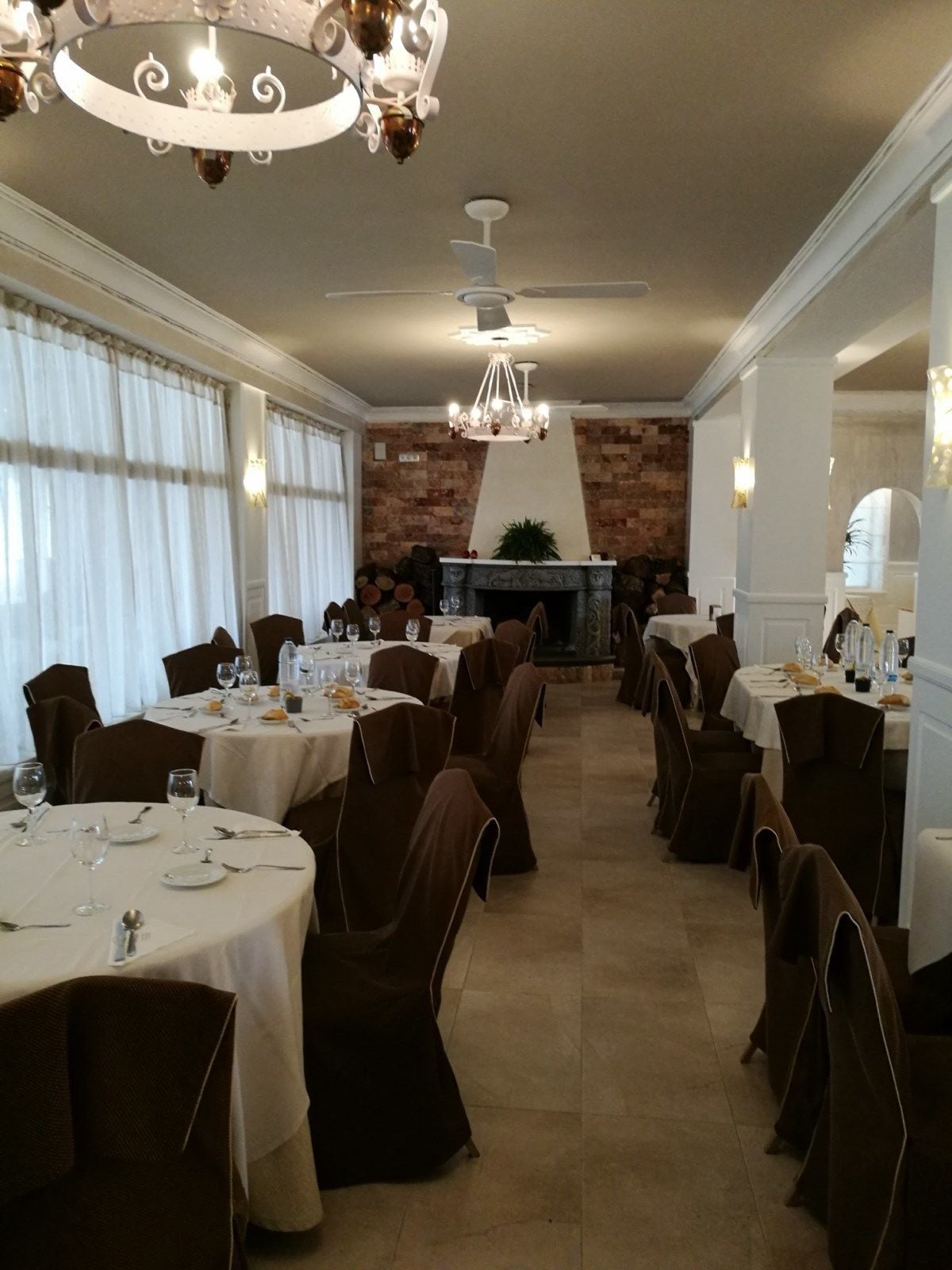 Frühstück, Mittagessen, Abendessen, lokale Küche 