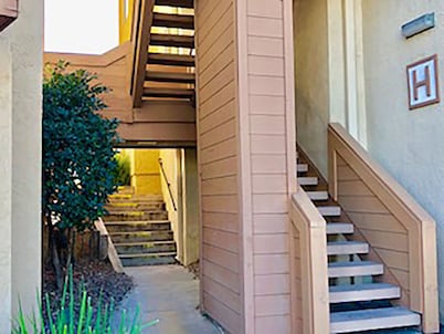 Great NON-SMOKING, NO PETS ALLOWED..Easy to Get to, Short Drive To San Diego Fun