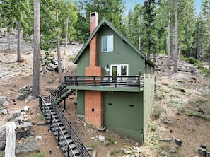 Exterior - Hawks Nest Lodge (Yosemite National Park)