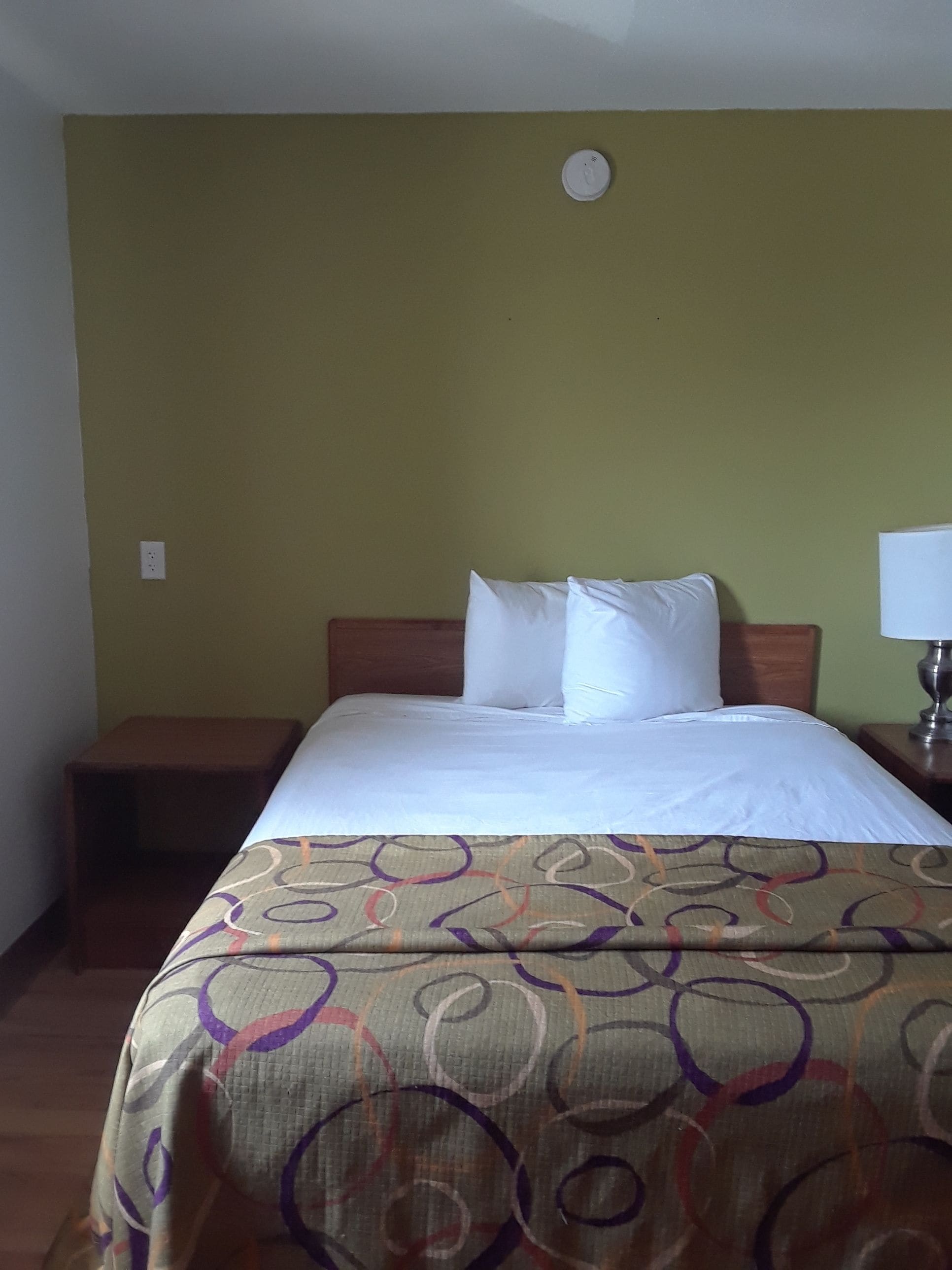 basic room, 1 queen bed, non smoking | individually furnished, blackout curtains, free wifi, bed sheets
