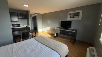 Basic Room, 1 Queen Bed, Non Smoking | Living area | 40-inch flat-screen TV with premium channels, TV