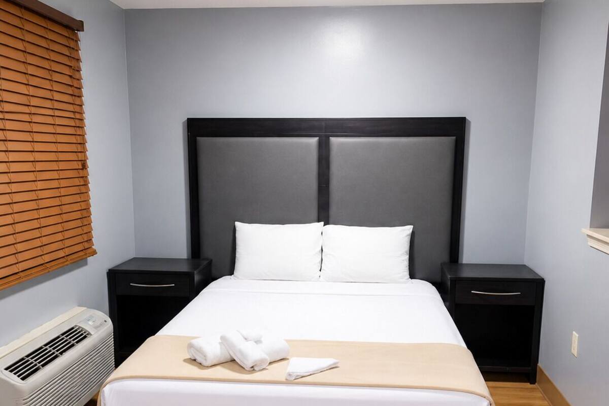 Blackout drapes, WiFi (free), individually furnished, bed sheets