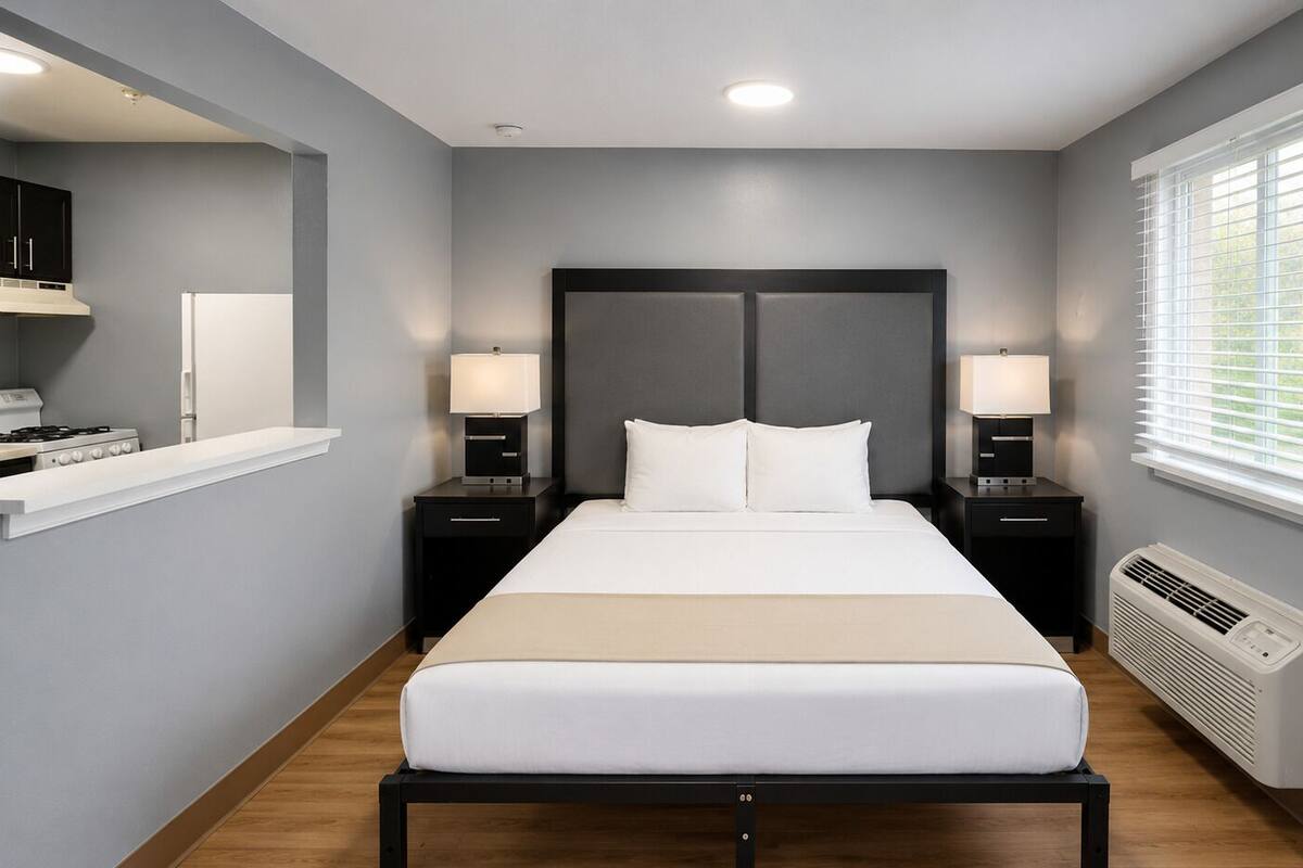 Blackout drapes, WiFi (free), individually furnished, bed sheets