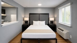 Blackout drapes, WiFi (free), individually furnished, bed sheets - Welcome Suites Hazelwood (Hazelwood)